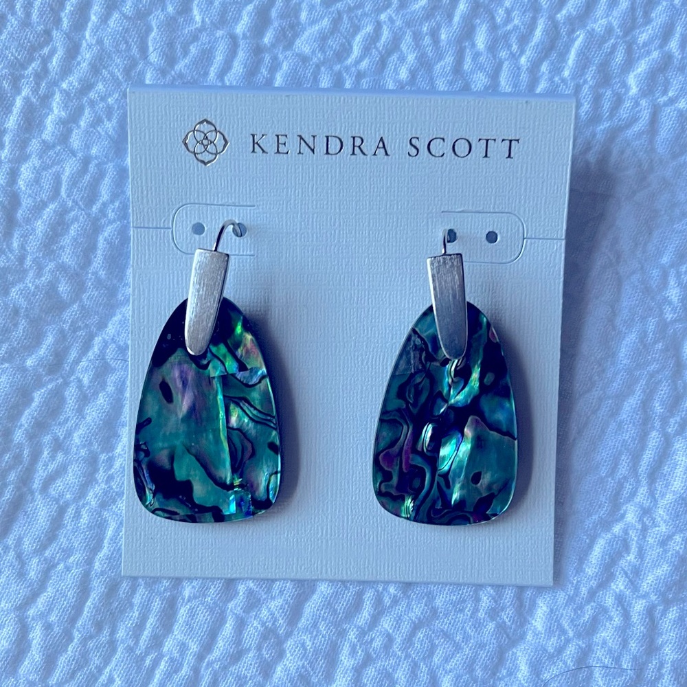 KENDRA SCOTT Marty earring in rhodium abalone- NWT - Dust bag included